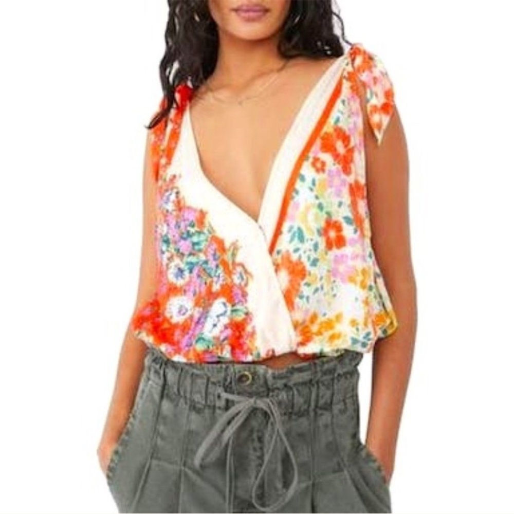 Free People Mixed Floral V-Neck Sleeveless Camisole in Red and Cream size xs